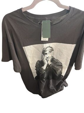 NWT 2pac Women's Short-Sleeve Graphic Tee -gray and white pic of 2pac X-Large